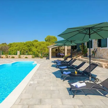 Stone Holiday With Pool And Gorgeous Sea Views Rogoznica