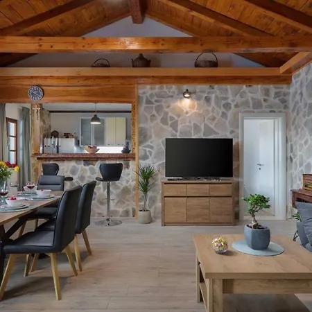 וילה Stone Holiday With Pool And Gorgeous Sea Views Rogoznica רוגוזניצה